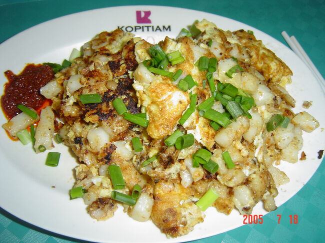 弟が買ったキャロットケーキです。<br />キャロットと言えど、にんじんではなく大根餅が入ってます。<br />卵と餅がふわふわしておいしい〜☆