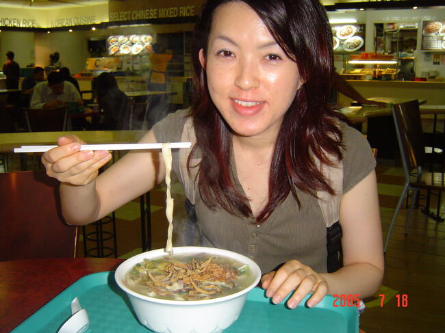 私は板面（バン・ミェン）汁の方を買いました。<br />こっちの方がドライよりあっさり味で好き。<br />しかし、さすがに顔に疲れが･･･目が開いていない。