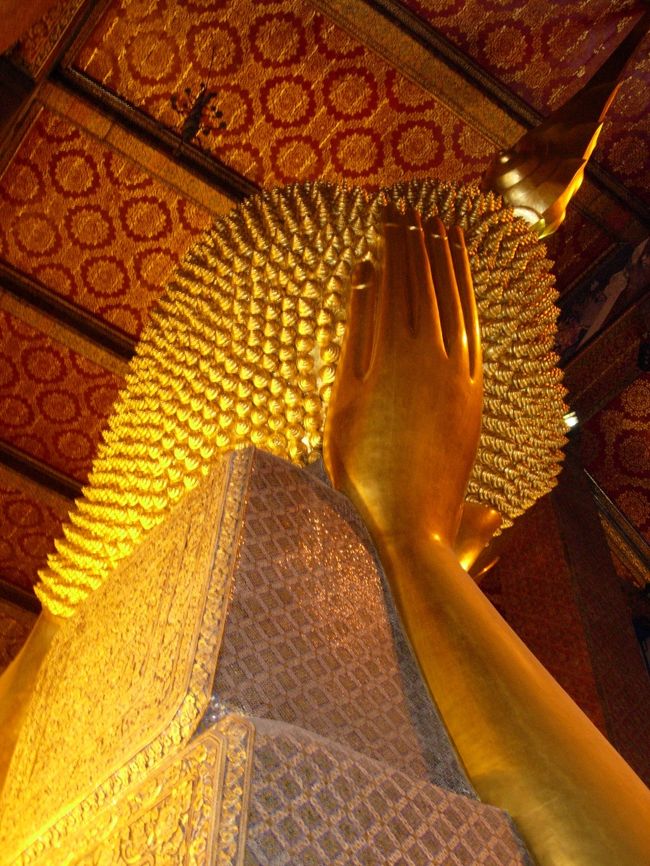 激しく巻き毛なブッダ