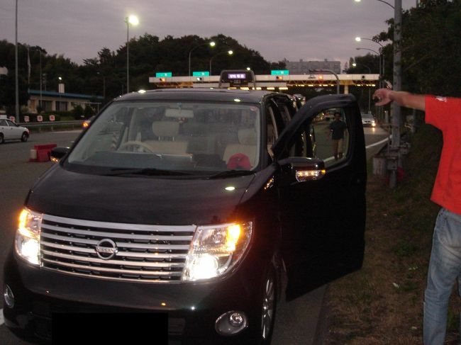 いきなり実験。<br />ＥＴＣはいったい何キロで通過できるのか！<br />とりあえず６０キロで・・・<br /><br />ガン！！<br /><br />ＥＴＣカード未挿入のため、ゲートは開かず、<br />ゲートをぶち破る・・・<br /><br />傷もなくよかった。