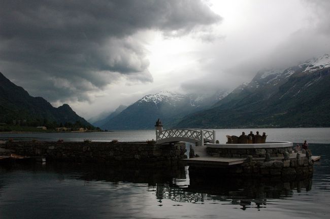 朝、庭へ下りて散策です