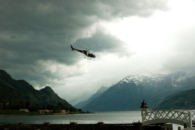 観光用のヘリコプターが飛立ちました