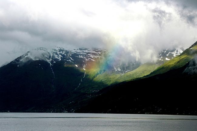 オッと！！　<br />一瞬虹が出たぁ〜　　<br />