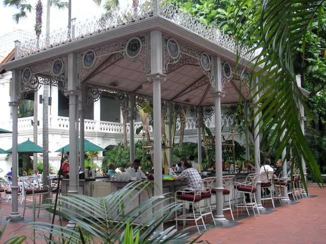 ラッフルズホテル中庭。