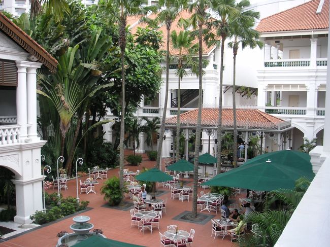 ２階から見た中庭の風景。<br />ちょっとしたリゾート地のようです。<br />