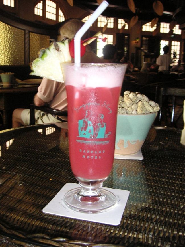 おいしかった！<br />後ろに写ってるピーナツはサービスで出してくれるのですが、殻は床に落としてよいようで、そこら辺ピーナッツの殻だらけになってました。<br />