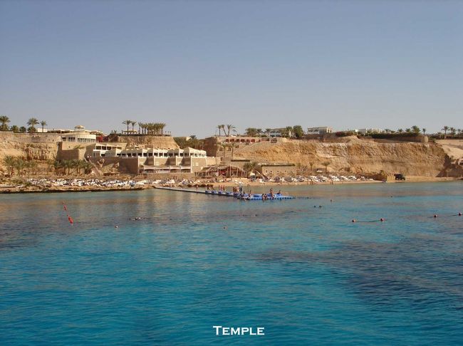 茶色の大地と海の藍さのコントラスト。何とも言えません。