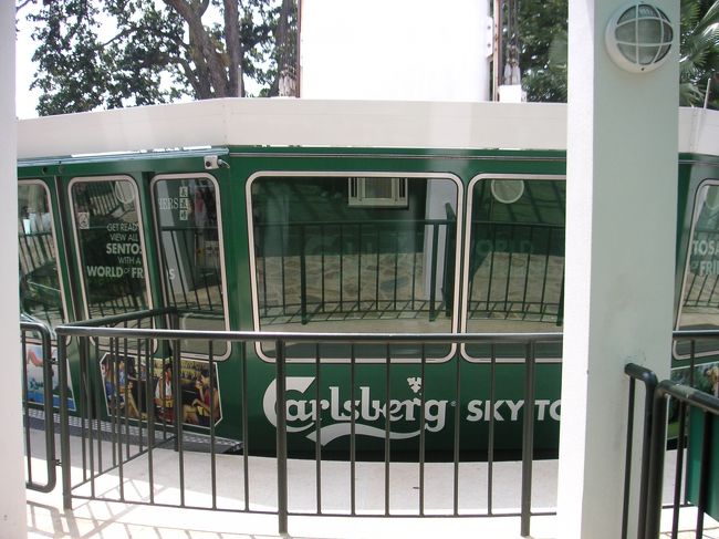 アンダーウォーターワールドを後にし、ケーブルの駅前に戻って『スカイタワー』に乗って見ました。<br />高所恐怖症なのに。
