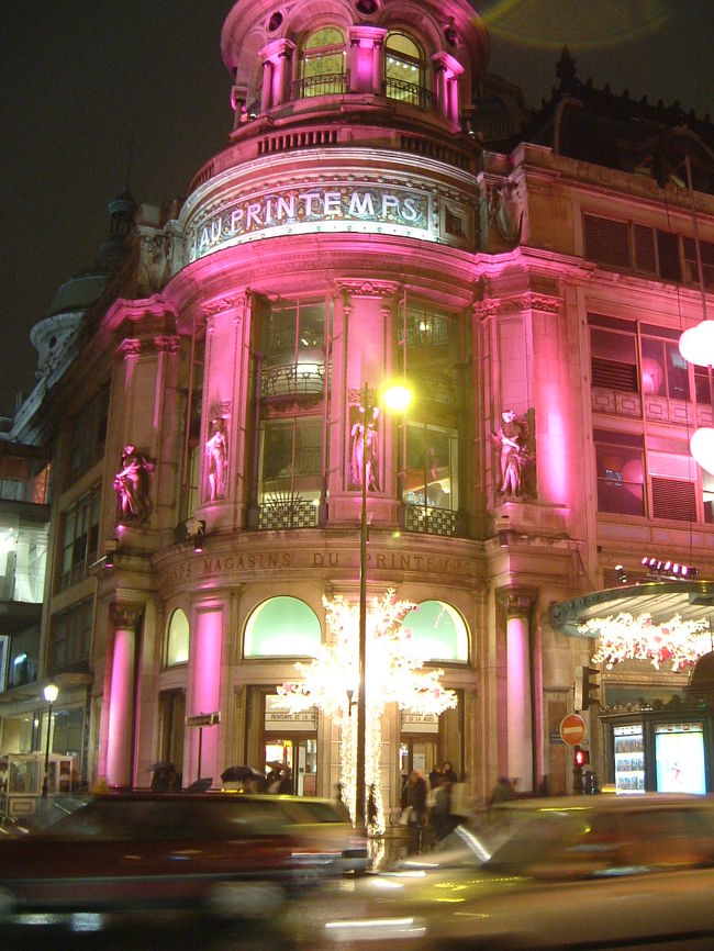 プランタン。<br />ピンクにライトアップされて、なんだか色っぽくなってます。