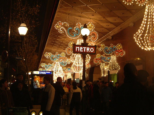 ラファイエットの前はすごい人。