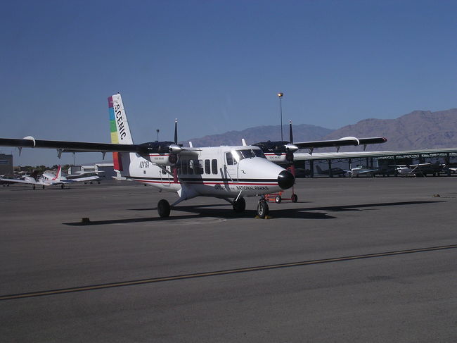 シーニック航空のプロペラ機に乗りまして、ラスベガスからグランドキャニオンに向かいました。<br />飛行機はそんなに揺れなかったため、快適な空の旅になりました。