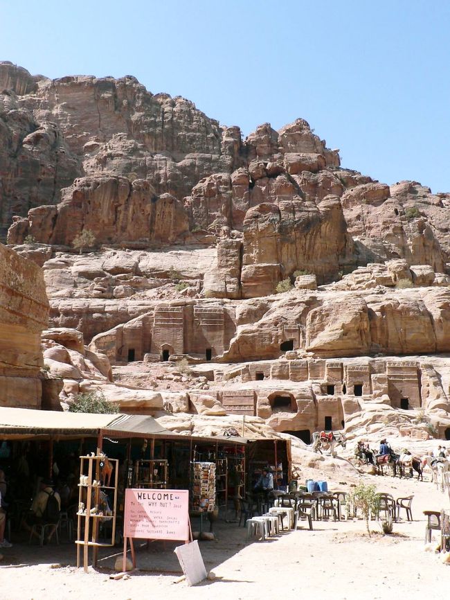 ナバティア時代の墓と休憩所。