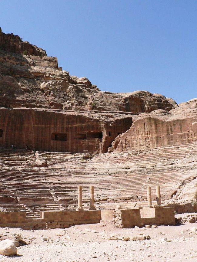 ２−３世紀に造られたローマ円形劇場。５０００人収容できるそうだ。