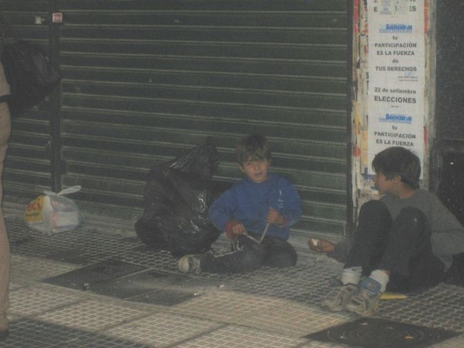 ホームレスの子供たちが多いのにも驚かされる。<br />