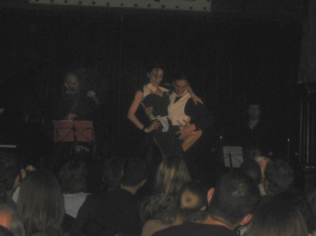 街角タンゴに引き続き、これで私たちのタンゴ熱は上がり、次の日にレッスンを受ける事に決定！