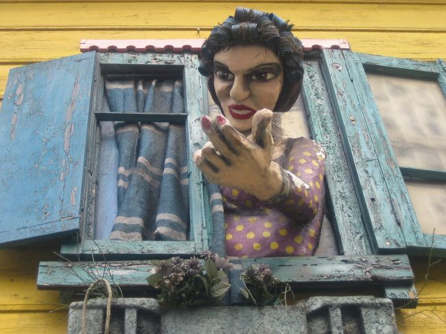 「ちょっとそこの観光人！金よこしなさいよ！」（笑）<br /><br />実際この地域では、大人から子供まで、お金をたかってくることが多いので要注意。<br />