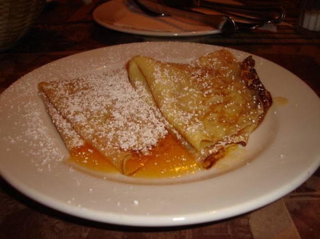 気をよくして期待のデザートで勝負に！<br />パラチンキを頼んだらやっぱこれはいまいちだった…