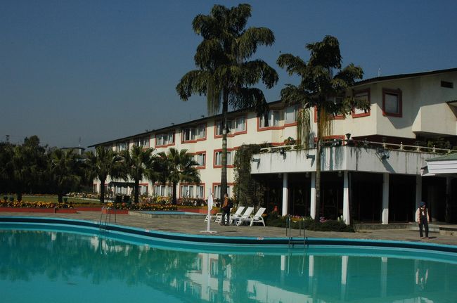 午後はアンナブルナホテルの中庭でのんびりと過ごしました