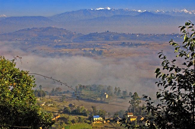 カトマンズ盆地の北側の景色です