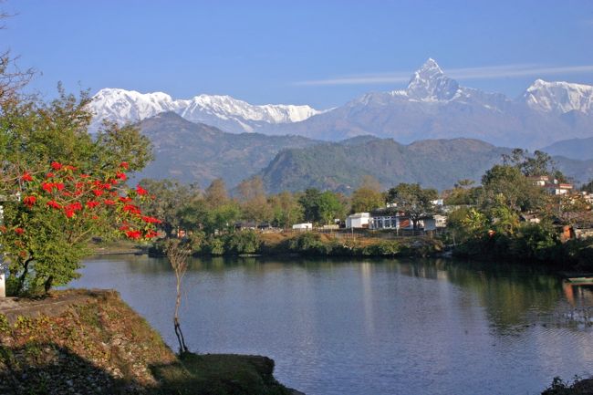 波がなければアンナプルナが湖に移っているはずとか・・・。　<br />このあと空港へ。
