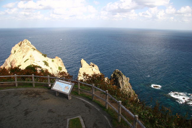 積丹半島の駐車場から右上約３００ｍのところに展望台がありそこからの眺めです <br />