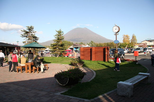 ニセコの道の駅、羊蹄山を望む