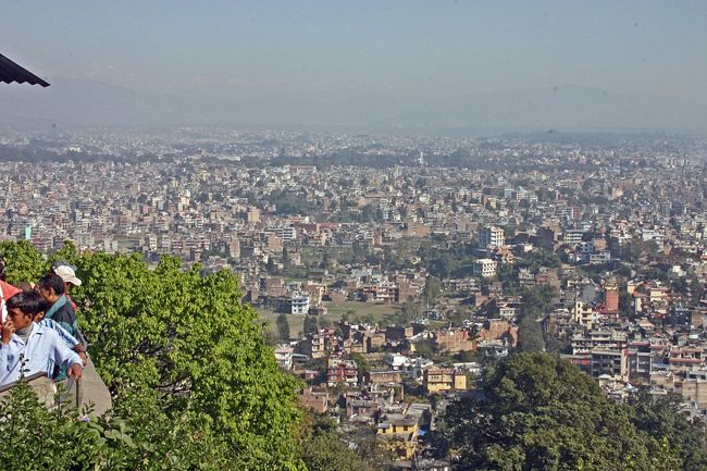 境内からカトマンズの町を望みます