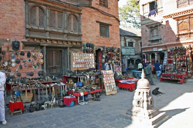 お寺の境内のおみやげ屋さん