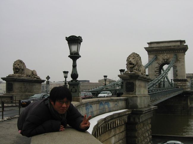 ブダ・ペストで絶対見逃せない場所。くさり橋。