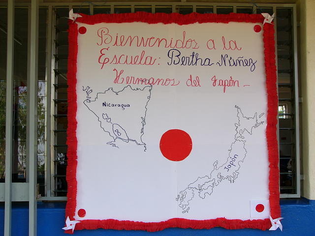 教育キャラバンを歓迎してようこそ！と書かれた日本とニカラグアの地図