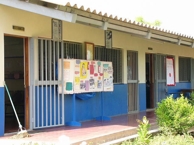 <br /><br />校舎が２棟建っていました。