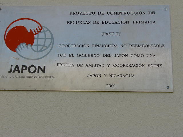 <br />日本の無償援助と書かれています。