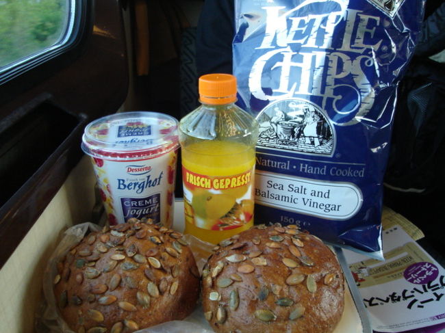 ウィーンからの列車の中で朝ごはん