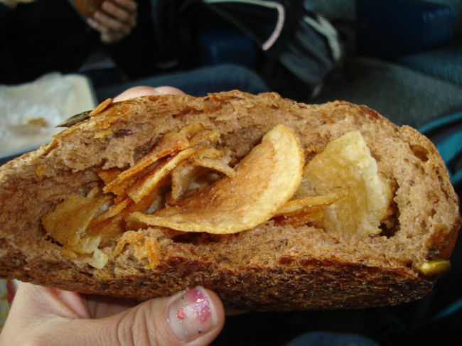 ポテチがよくあいます☆<br /><br />朝食後は日記を仕上げるつもりが二人ともプラハ到着まで熟睡…