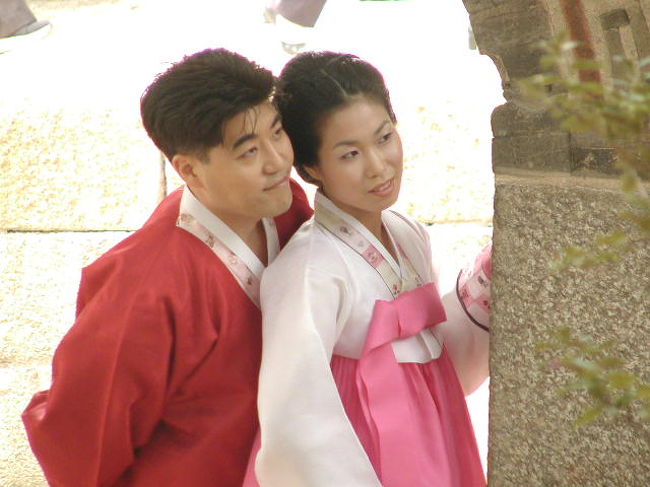 別のカップル！紋付＆金襴緞子（日本版）の新婚さん！