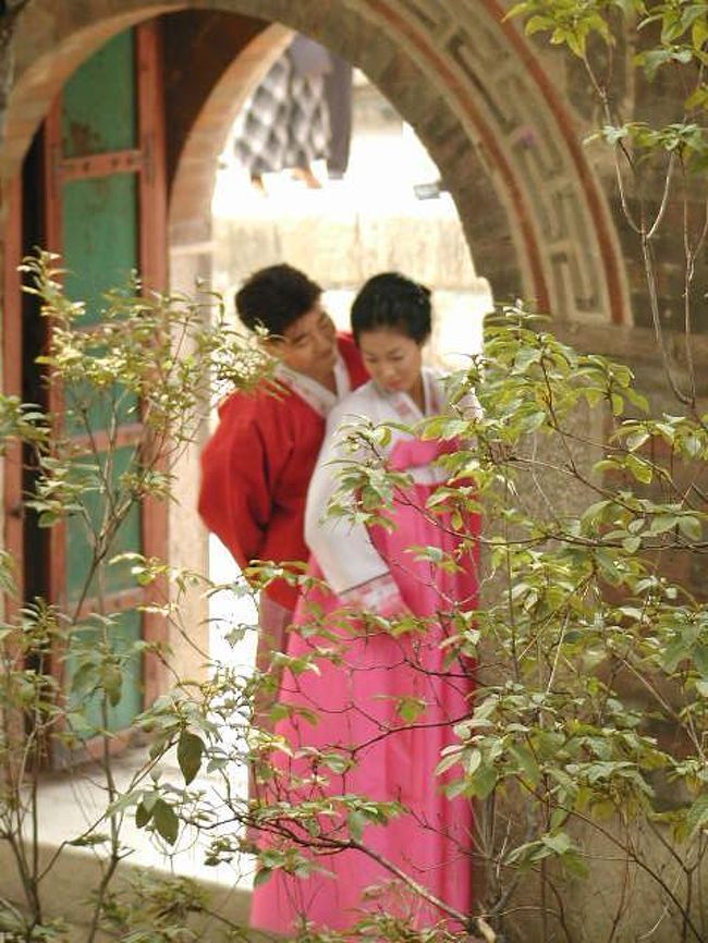 チマチョゴリもいいですね！！幸せそうです。