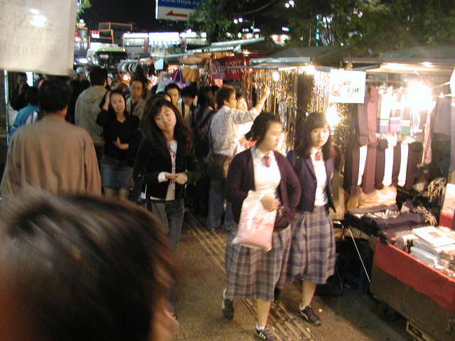 露店ショッピングは楽しいですね！思わぬ出会いが．．．