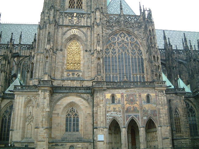 プラハ城の聖ヴィート教会の横顔です。