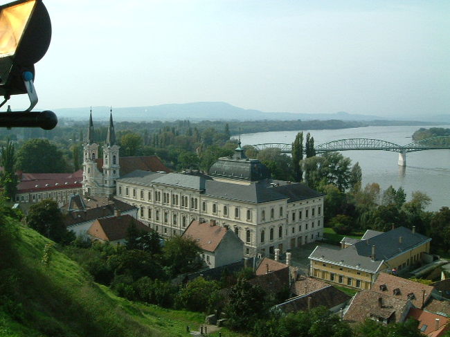 エステルゴム大聖堂後ろの街並み