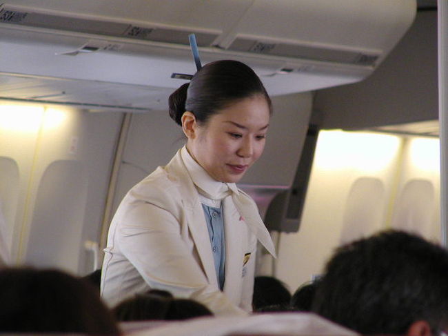 ＫＡＬ（韓国航空）の客室乗務員のみなさん！<br />今年４月から「制服が一新」しました。