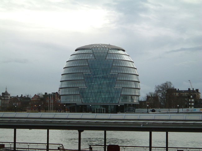 ロンドン塔の対岸に見えたんですが、これって何だろう？