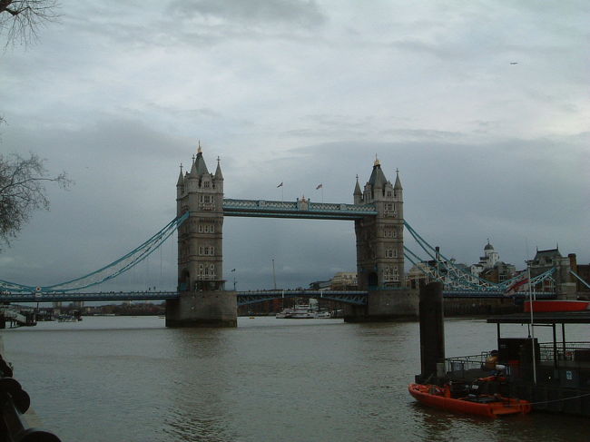 有名な『タワーブリッジ』<br />実はこれがロンドン橋だと思ってました。<br />違うんですね。<br />