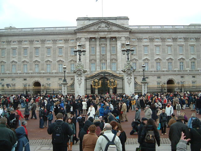 観光客の皆さんもばらばらと散って行きます。