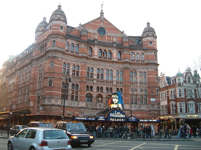 有名な『パレスシアター』<br />ひたすらレ･ミゼラブルをやっているようです。<br />難しそうなので、今回は見ません。