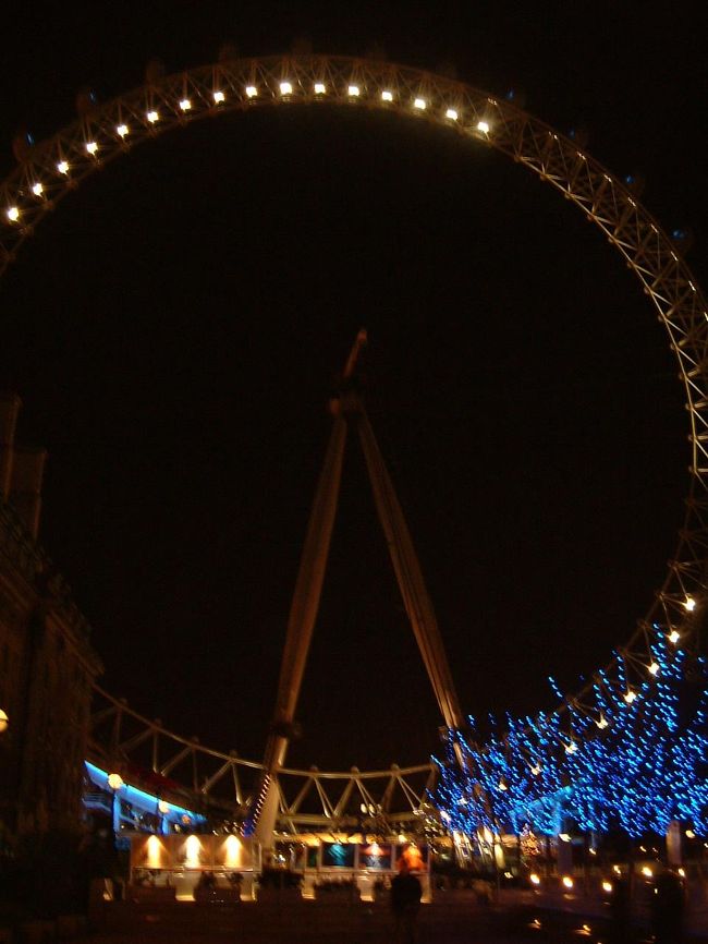 ロンドン・アイに到着です。<br />