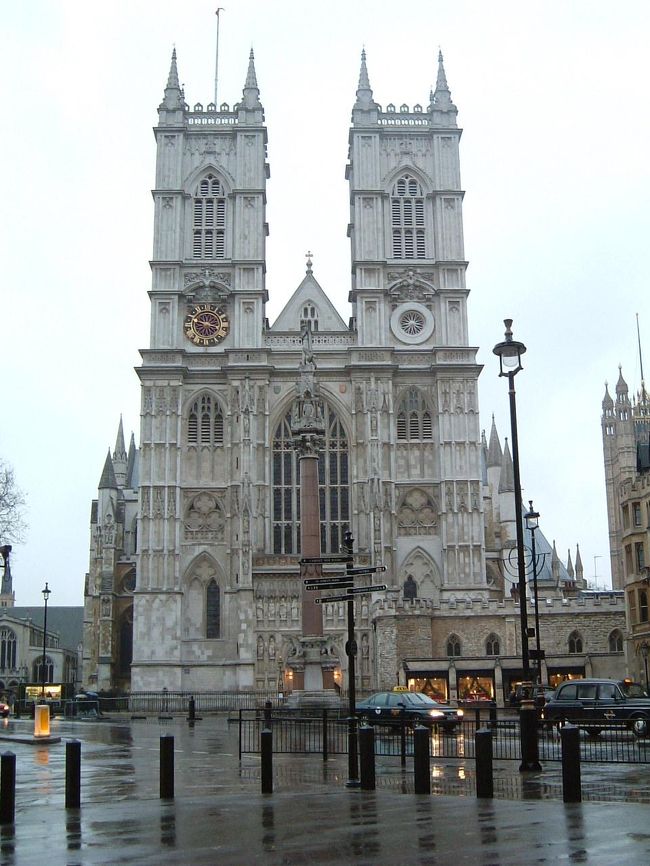更に次の日、ウエストミンスター寺院へ。<br />朝一で行ったので、まだそんなには並んでいませんでした。
