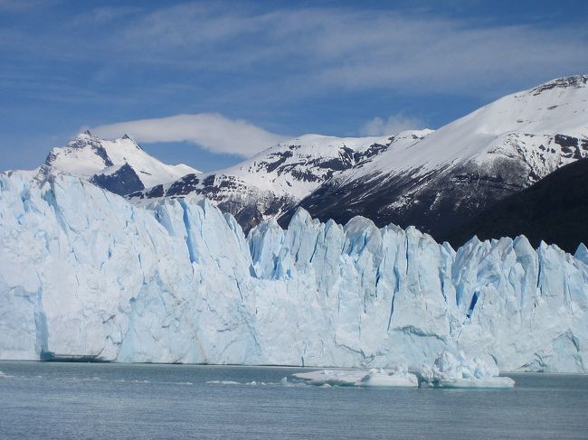 藍い氷河の断面に近づきました！