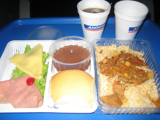 食事やスナックもついていて、乗務員もフレンドリー。