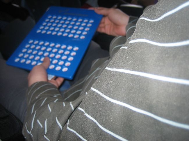 そしてなんと、ビンゴゲームのサービスまであります！<br /><br />勝利者には、ワインのプレゼント！<br /><br />その他、DVDで映画が流れていたりして、まるで飛行機のサービスと同じような感じです。