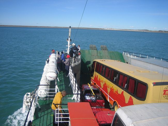 また、海を渡るときはバスごとフェリーの乗ったりと、様々な世界が体験できます。